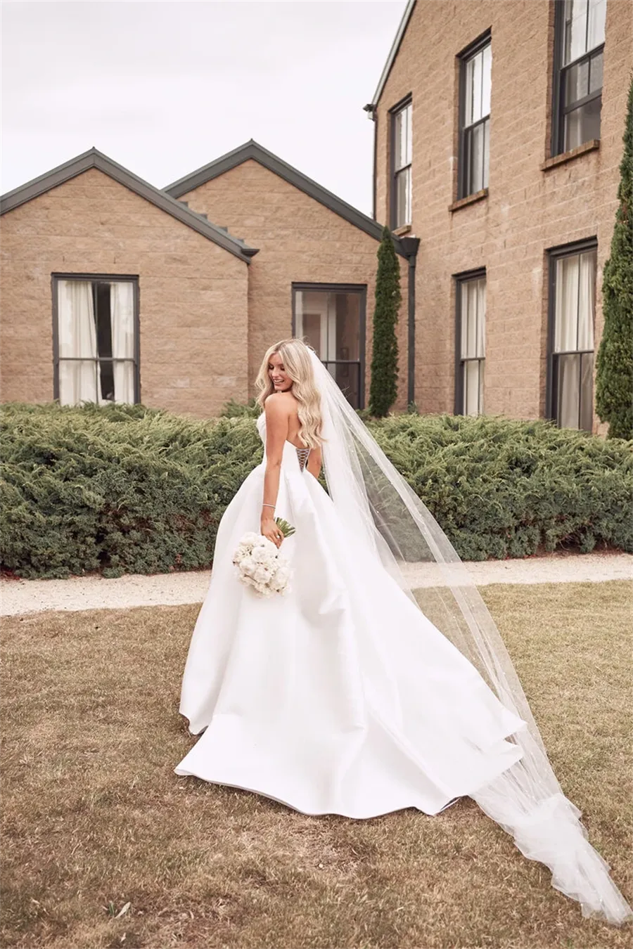 A Line Wedding Dresses Side Slit  Appliqued Women Bridal Dresses