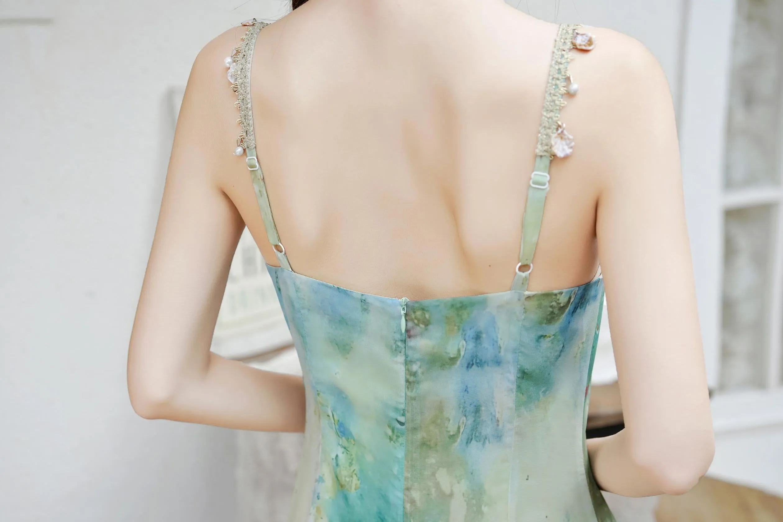 Graceful A-line Strappy Dress Featuring a Stunning Gradient Print
