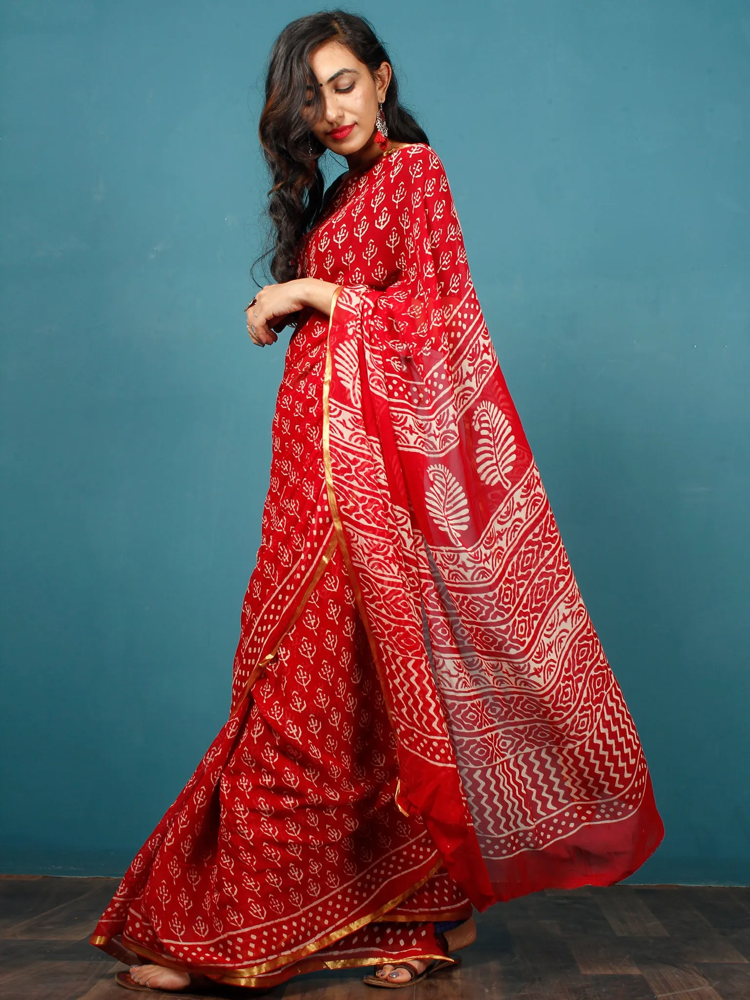 Red White Hand Block Printed Chiffon Saree with Zari Border - S031702800