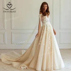 Wedding Guest Dresses: Wedding Dress Appliqued Open Back A-Line Princess