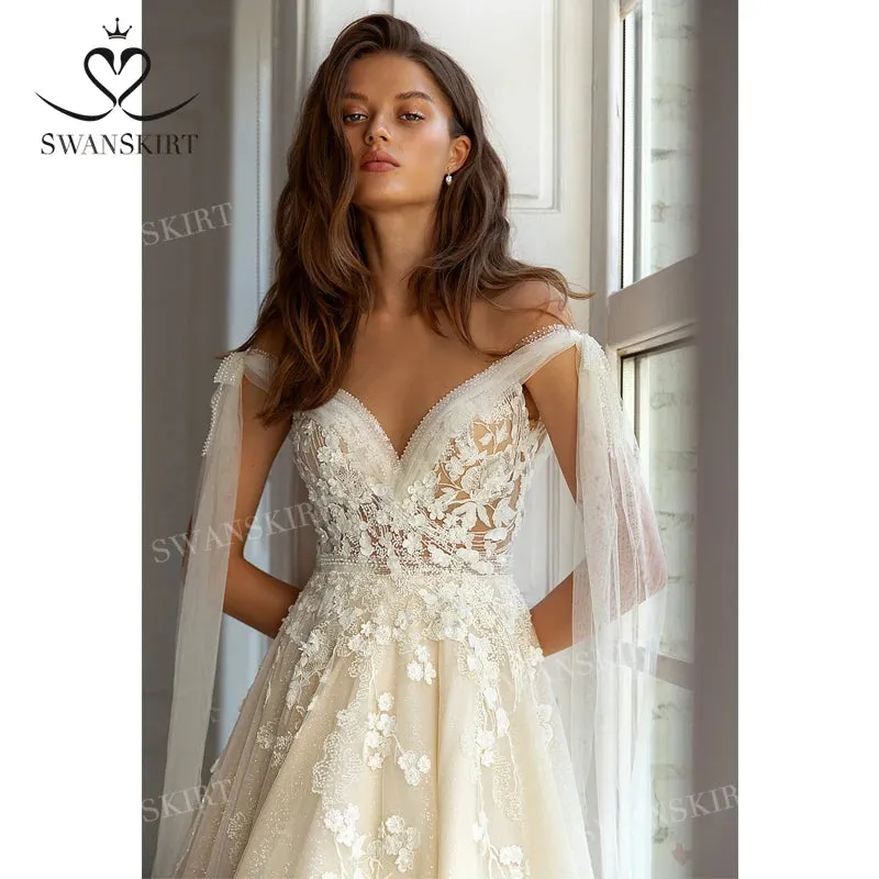 Wedding Guest Dresses: Wedding Dress Appliqued Open Back A-Line Princess